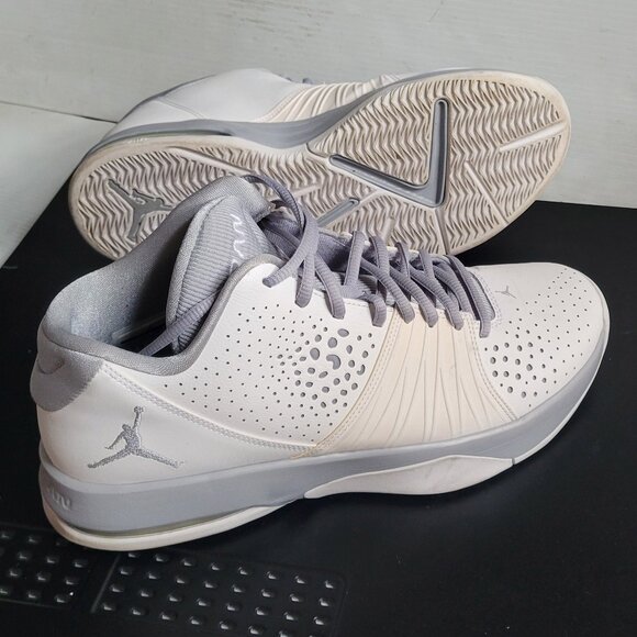 Athletic_Shoes